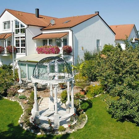 Pension Martinus Нойщат ан дер Донау Екстериор снимка